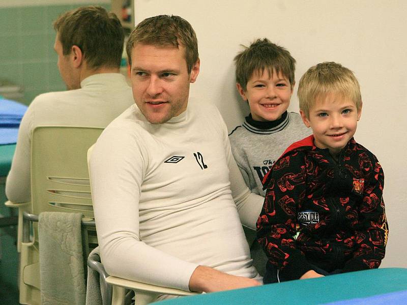 Fotbalisté Baumitu Jablonec zahájili v pondělí zimní přípravu před jarní částí Gambrinus ligy. Karel Piták se svými syny.