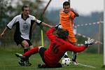 Kokonín v odvetném utkání finále okresního poháru remizoval s Lučany (v bílém) 2:2. To však na celkové prvenství stačilo.