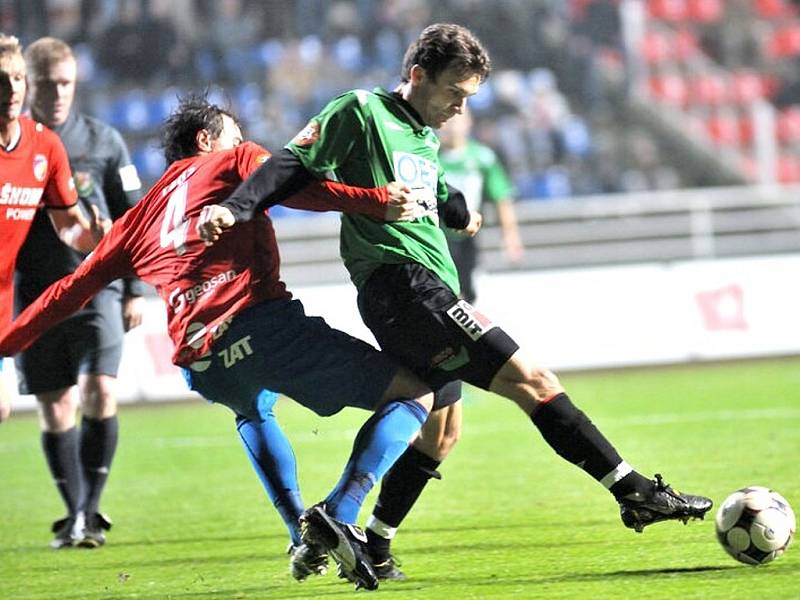 V dalším kole 1. Gambrinus ligy se utkala družstva domácí FC Viktoria Plzeň s  FK Baumit Jablonec. Mírnou územní převahu domácí vyjádřili pouze vyrovnávacím gólem Petra Trappa na začátku 2. půle. V prvním poločase se trefil jablonecký Petr Zábojník. 