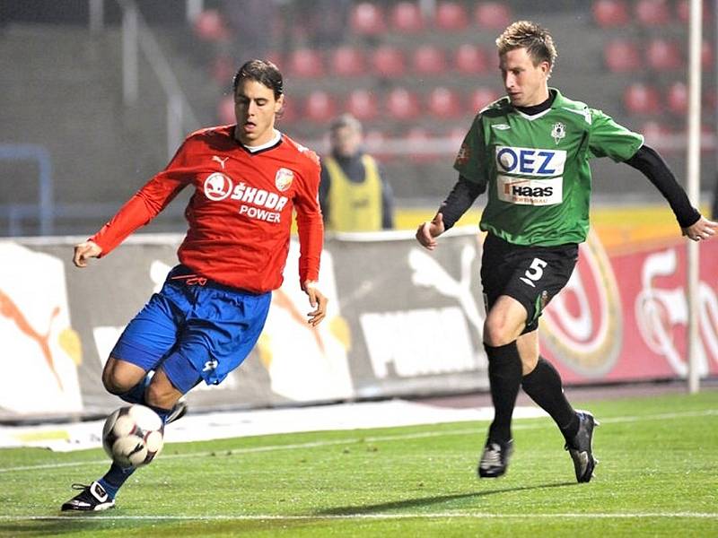 V dalším kole 1. Gambrinus ligy se utkala družstva domácí FC Viktoria Plzeň s  FK Baumit Jablonec. Mírnou územní převahu domácí vyjádřili pouze vyrovnávacím gólem Petra Trappa na začátku 2. půle. V prvním poločase se trefil jablonecký Petr Zábojník. 