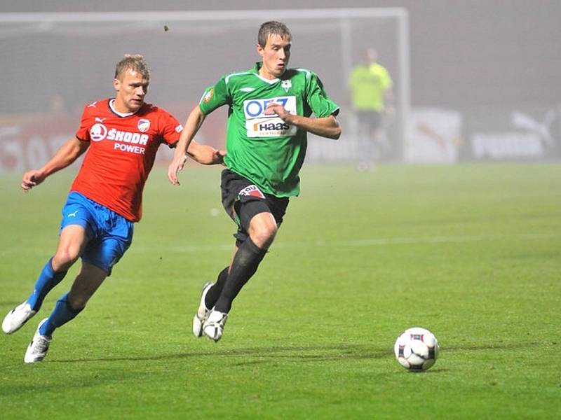 V dalším kole 1. Gambrinus ligy se utkala družstva domácí FC Viktoria Plzeň s  FK Baumit Jablonec. Mírnou územní převahu domácí vyjádřili pouze vyrovnávacím gólem Petra Trappa na začátku 2. půle. V prvním poločase se trefil jablonecký Petr Zábojník. 