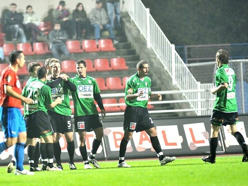 V dalším kole 1. Gambrinus ligy se utkala družstva domácí FC Viktoria Plzeň s  FK Baumit Jablonec. Mírnou územní převahu domácí vyjádřili pouze vyrovnávacím gólem Petra Trappa na začátku 2. půle. V prvním poločase se trefil jablonecký Petr Zábojník. 