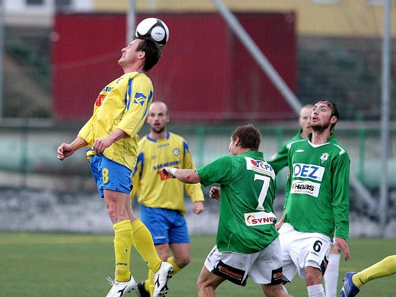 Jablonecká juniorka prohrála doma s Varnsdorfem 0:1. V dresu rezervy FK BAUMIT si po delším čase zahrál také Filip Klapka (č. 6). 