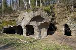 Pusté kostely jsou volně přístupné umělé jeskyně na Českolipsku.