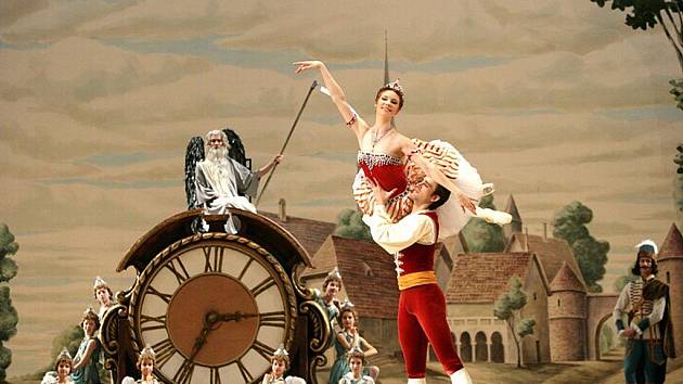 Coppelia. V hlavních rolích opět oslní výbušná Natálie Osipová, jejíž výkon v baletu Don Quichote se stal vrcholem sezóny Baletu v kině; a první sólista Vjačeslav Lopatin.