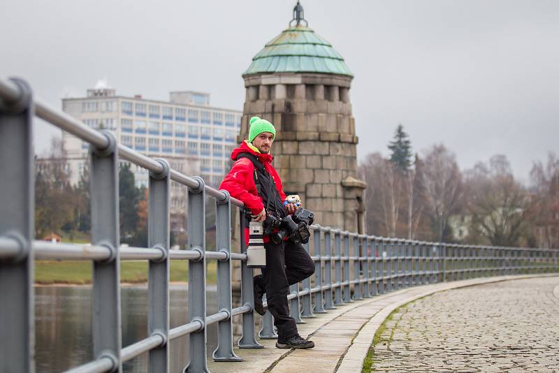 Fotograf Deníku Petr Zbranek je jeden z nominovaných na cenu prestižní soutěže Czech Pres Photo v kategorii Lidé, o kterých se mluví.