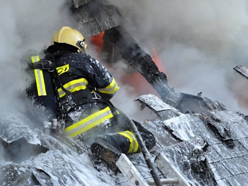 Požár roubenky v Bozkově