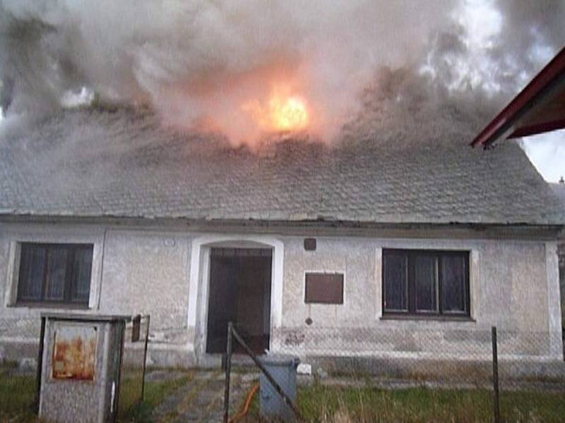 Požár domku v Hejnicích