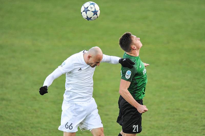 Utkání 14. kola HET ligy mezi MFK Karviná vs. FK Jablonec hrané 19. listopadu 2017 v Karviné. (vlevo) Marek Janečka a Tecl Stanislav.