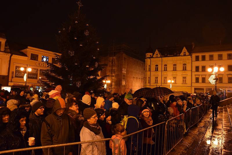 Slavnostní rozsvícení vánočního stromu v Jablonci.