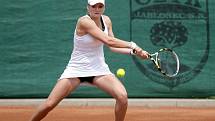 Mezinárodní tenisový turnaj žen Jablonec Open 2012 pokračoval v pátek čtvrtfinálovými zápasy dvouhry a semifinále čtyřhry. Na snímku Tereza Martincová z České republiky.