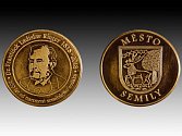 Ojedinělou pamětní minci k letošnímu 200. výročí narození slavného rodáka, Dr. F. L. Riegra, vydala v těchto dnech semilská radnice.