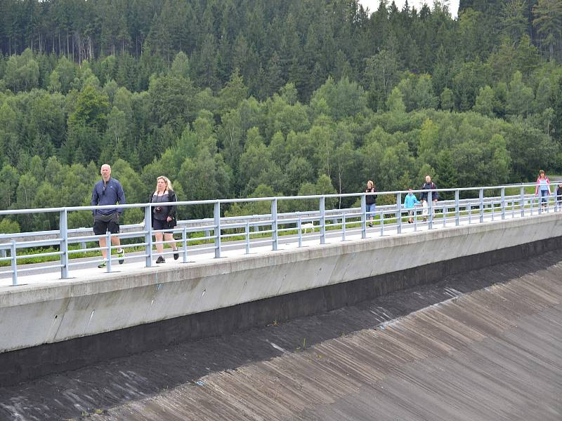 Surová voda pro úpravnu v Bedřichově je akumulována v přehradě Josefův Důl. Na břeh je zákaz vstupu do vodárenského pásma.