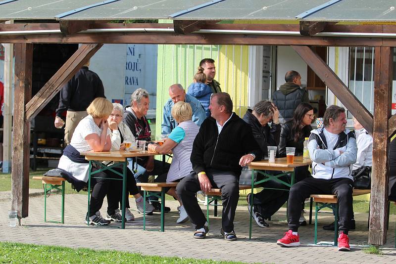 V Pěnčíně slavili 40 let fotbalu a vzpomínali. Kdo se tenkrát zdržel ve sprše, už neměl šanci…