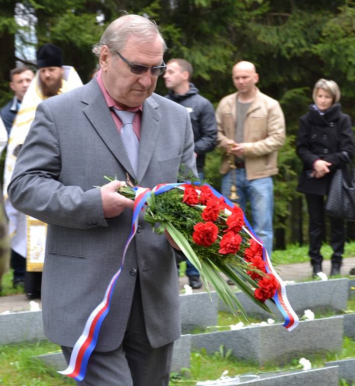 Pietní setkání u příležitosti 70. výročí skončení 2. světové války u památníku v Rýnovicích. 