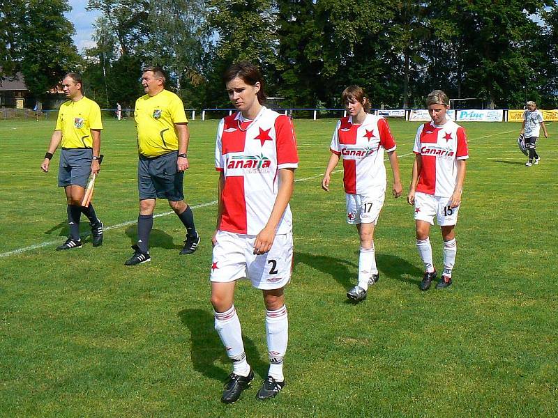 Fotbalový klub Zásada oslavoval 90 let své existence. V přátelském utkání se v sobotu střetly ženy SK Slavia a sružstvem žen z Malé Skály s výsledkem 14:0. 