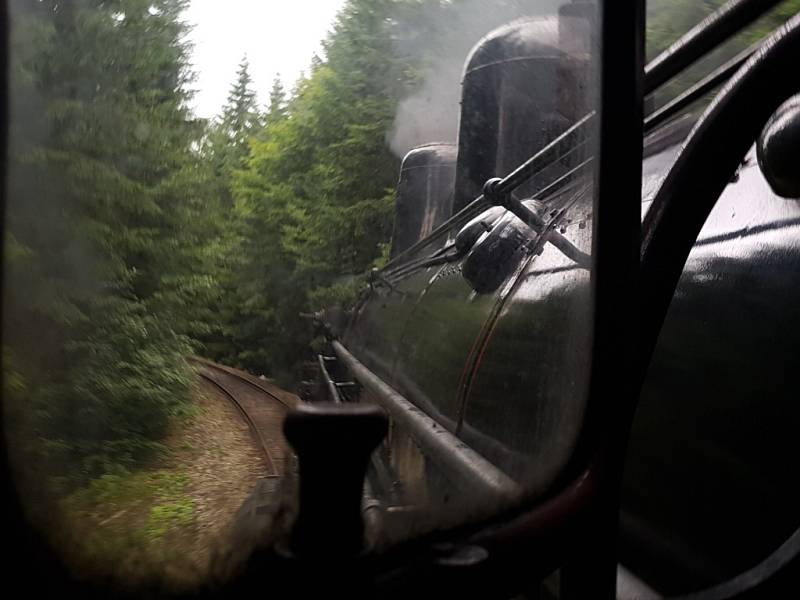 Parní lokomotiva Sedma jezdila o víkendu na trati Kořenov Harrachov. 