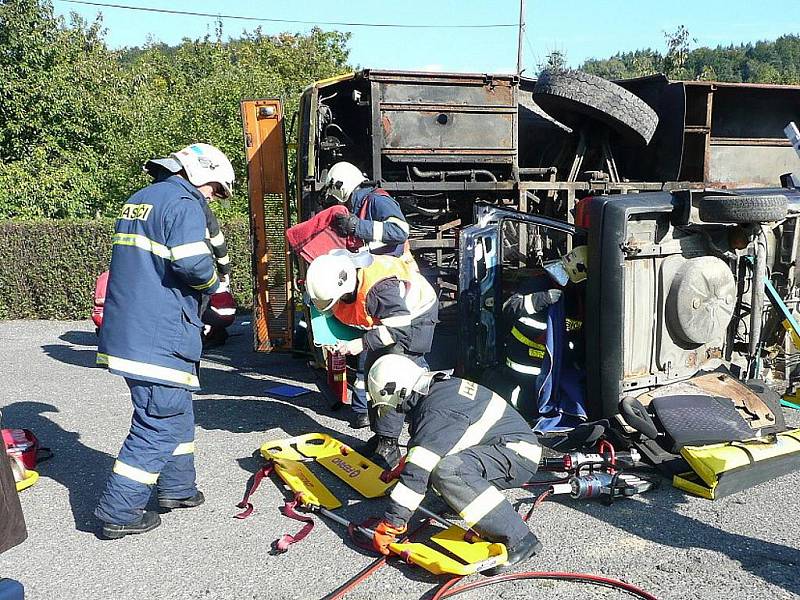 Součinnostní cvičení složek IZS Libereckého kraje naplánovali organizátoři v naprostém utajení na středu 22. září dopoledne do obce Bezděčín u Frýdštejna.