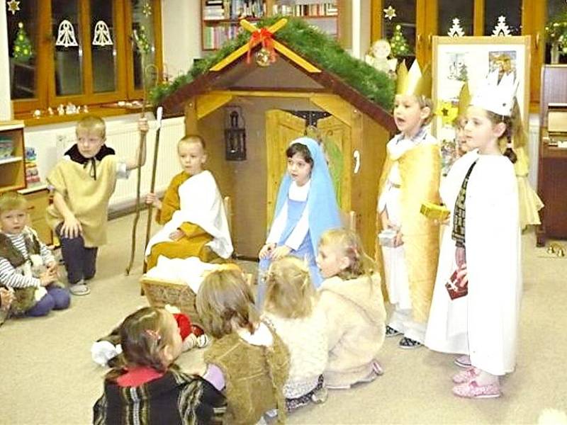 Premiéru vánoční hry Rádelský betlém uvedla ve čtvrtek mateřská škola Rádlo