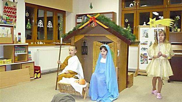 Premiéru vánoční hry Rádelský betlém uvedla ve čtvrtek mateřská škola Rádlo