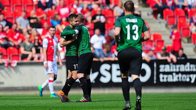 Fotbalové utkání HET ligy mezi celky SK Slavia Praha a FK Jablonec 19. května v Praze. Radost střelce branky vlevo Jakub Považanec a Tomás Hübschman.