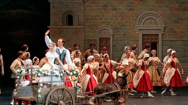 Příznivce  Bolšovo baletu v Moskvě potěší balet MARCO SPADA v choreografii Pierra Lacotta na hudbu D.F.E. Auber.
