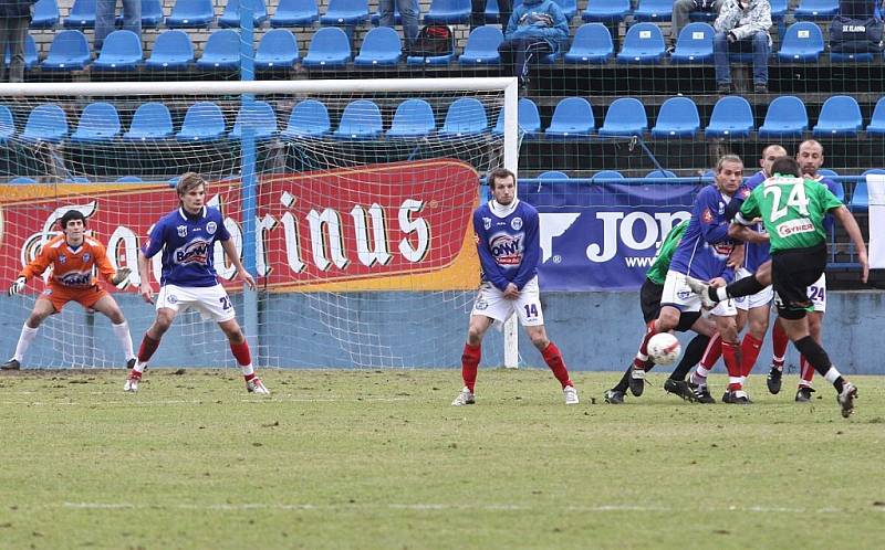 Fotbalisté FK Baumit po zásluze vedli góly Lafaty a Hlouška z druhé půle už 2:0. Nakonec se ale o tři body obávali. Kladno Szabem z penalty snížilo, ale stav se dál nezměnil.