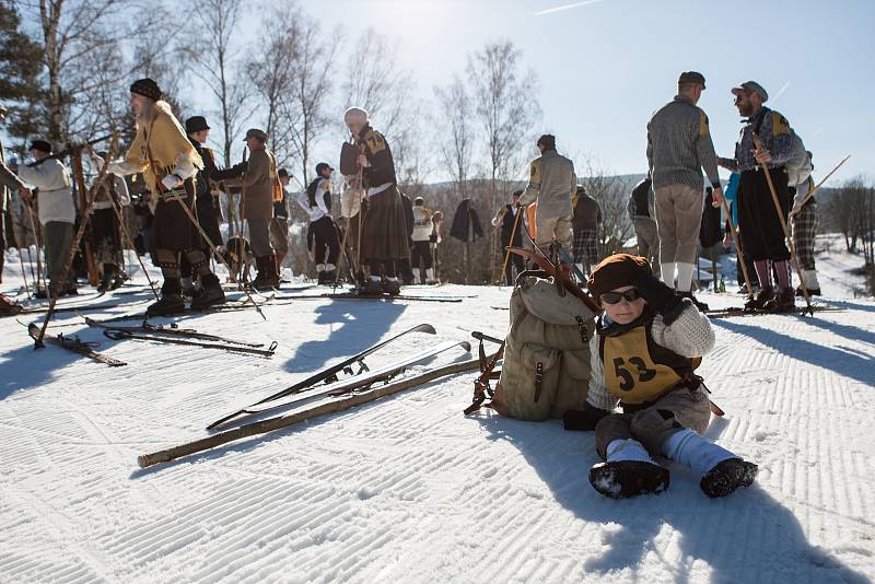 Recesisté na lyžích závodili ve Smržovce v dobových kostýmech. Závodilo se ve třech disciplínách. Slalom, sjezd s nejdelším dojezdem do protisvahu, a ve skoku, který byl většinou spojený s krkolomným pádem.