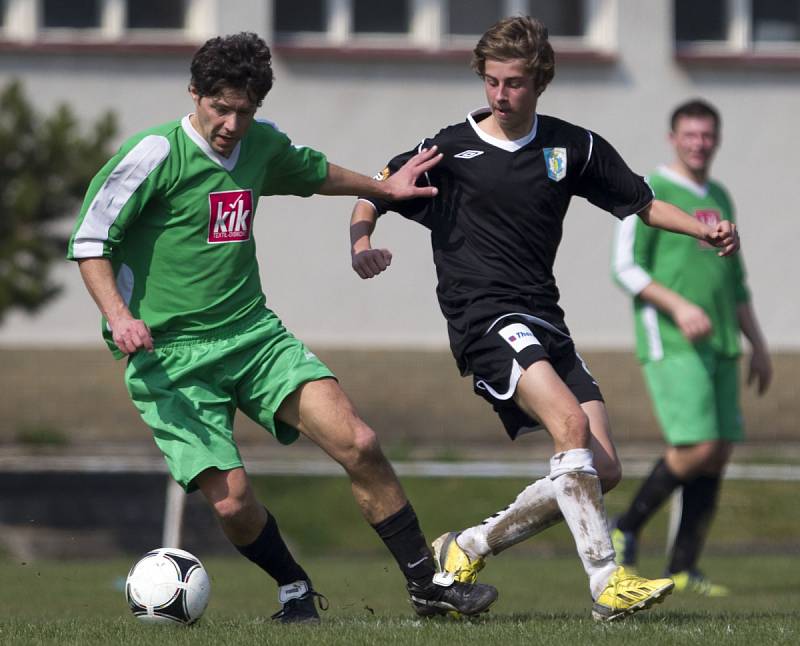 Fotbalisté Hodkovic porazili v I. B třídě Plavy (v zeleném) 2:1.