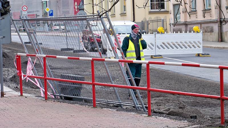 Stavba kanalizace v Jablonci postoupila. V pondělí se tramvaj znovu rozjede.