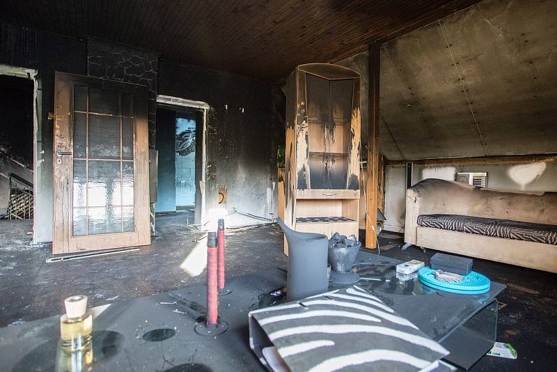 Požár domu rodiny Klápšťových vypukl brzy ráno v sobotu 15. ledna 2022.