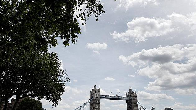 Dovolená a turistika. Velká Británie - Londýn. Pohled na Tower bridge.