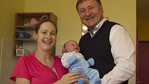První novorozenec v roce 2017 v Jablonci nad Nisou. Narozený se jmenuje Oliver Hnízdil, narodil se 1. 1. 2017 v 16:31. Měří 50 cm a váží 4,010 kg. Rodiče pocházejí z Hodkovic nad Mohelkou. Maminka se jmenuje Lucie Šlamborová, otec Jan Hnízdil.