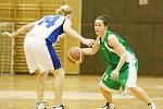 Basketbalistky Bižuterie porazily ve II. lize žen Lokomotivu Liberec (v bílém).