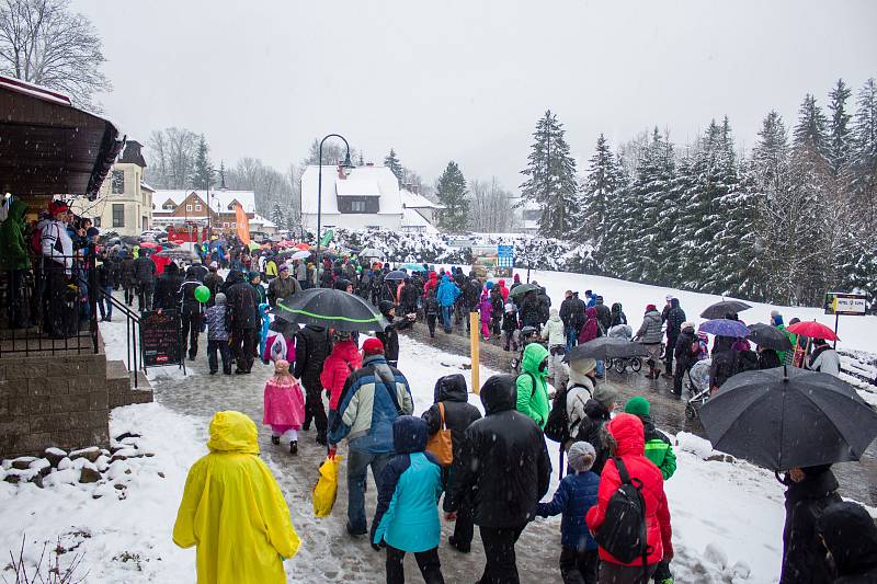 Příjezd Krakonoše do Harrachova přilákal stovky návštěvníků a místních obyvatel.