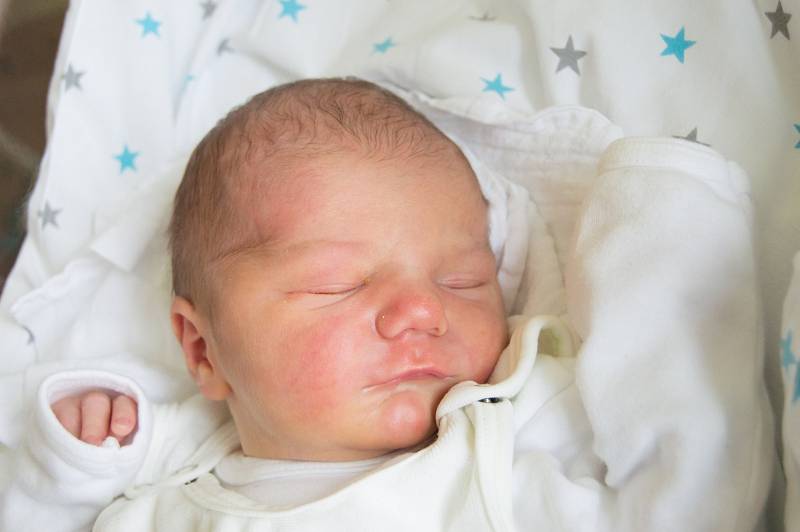 ADAM VERBA se narodil v neděli 8. října mamince Ivaně Loubkové ze Cvikova. Měřil 49 cm a vážil 3,14 kg.