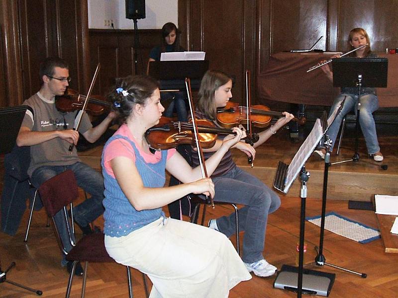 První velkou zkoušku nové koncertní sezony mají za sebou hráči Jabloneckého komorního orchestru při Základní umělecké škole v Jablonci. 