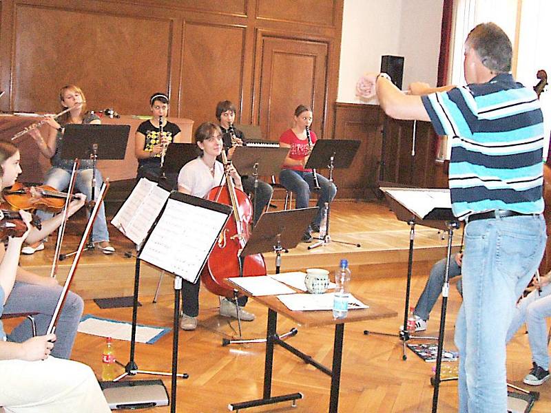 První velkou zkoušku nové koncertní sezony mají za sebou hráči Jabloneckého komorního orchestru při Základní umělecké škole v Jablonci. 