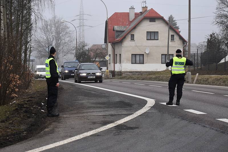 Policisté kontrolují cestující v Libereckém kraji.