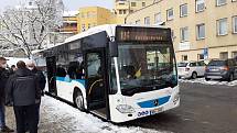 Společnost Umbrella Coach & Buses, dceřiná společnost Umbrella Mobility, představila v Jablonci zánovní autobusy Mercedes Benz, které budou po dva roky vozit cestující po Jablonci a přilehlých obcích.