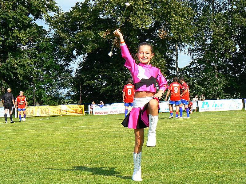 Fotbalový klub Zásada oslavoval 90 let existence. Na fotbalovém hřišti se vedle doprovodného kulturního programu od pátku do neděle konaly hlavní oslavy v sobotu. Před utkání staré gardy Zásada a Internacionálů ČR vystoupila děvčata z turnovských Perliček