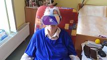 Seniorům žijícím v sociálních zařízeních zpříjemňuje život virtuální realita. Projekt Kaleido dorazil i do Domova důchodců Velké Hamry nebo do Domu seniorů v Liberci - Františkově.