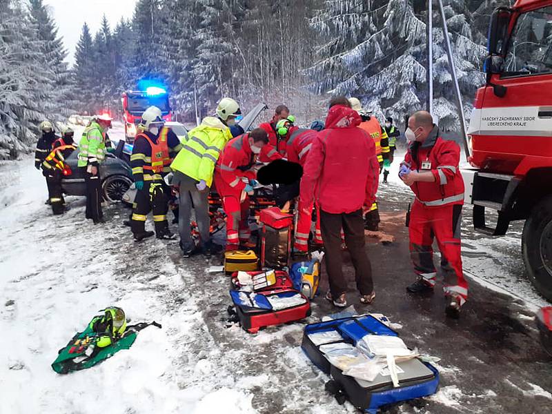 Velikonoce sebou přinesly i tragickou nehodu. V pondělí večer zemřel jeden člověk při nehodě pod Dolní Černou Studnicí.