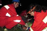 V litoměřické obci Mentaurov se od pátku 30. září do neděle 1. října kola 2. ročník Rescue Marathon. Na snímku noční akce - pátrání po havarovaném letadle, společné pátrání v rojnici a následné ošetření nazelených pasažérů. 