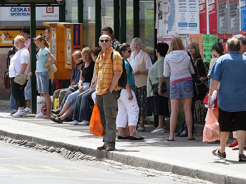 V Jablonci nad Nisou se stávka v Městské hromadné dopravě dotkla jen hrstky cestujících. Stávkovalo totiž jen pár řidičů, ale ostatní jezdili normálně dle jízdního řádu.