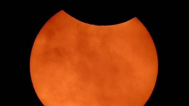 Při loňském zatmění zakryl Měsíc Slunce jen ze 17 procent.  Nyní to bude více než dvojnásobně.