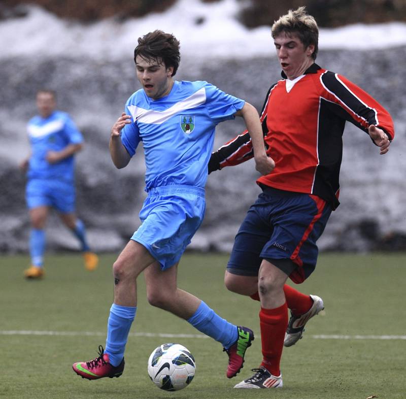 Desná porazila v 19. kole krajského přeboru Velké Hamry (v červeném) těsným rozdílem 1:0.