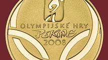 Zlatá pamětní medaile k olympijským hrám - Peking 2008. Jejím autorem je Josef Oplištil.