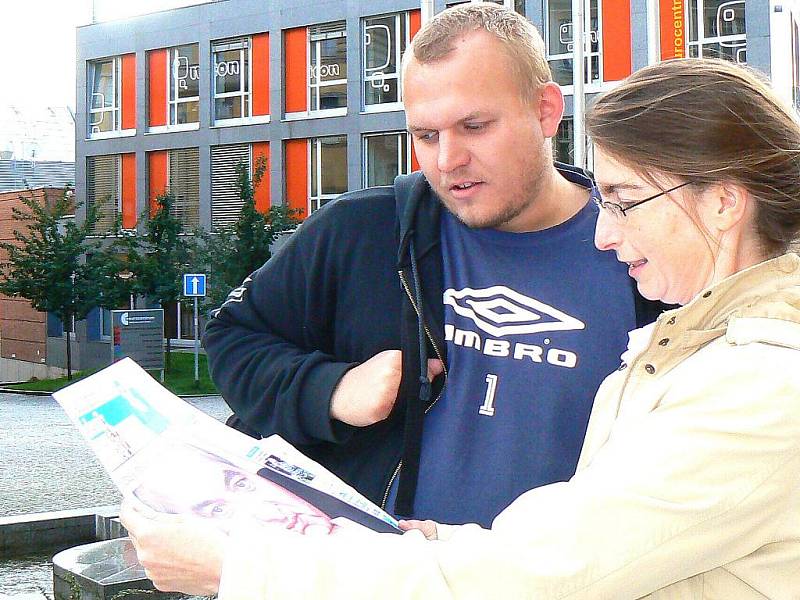 S fotografií současného starosty Jablonce Petra Tulpy jsme vyšli do ulic s otázkou: Poznáte muže na fotografii? Oslovené jsme požádali i o zopovězení další šesti otázek.