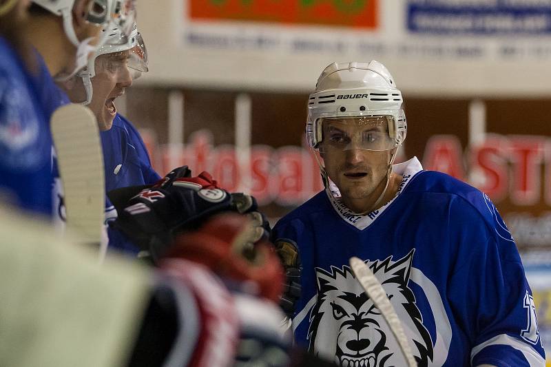 Utkání 8. kola 2. ligy ledního hokeje skupiny Západ se odehrálo 7. října na zimním stadionu v Jablonci nad Nisou. Utkaly se týmy HC Vlci Jablonec nad Nisou a HC Řistuy. Na snímku je Jiří Moravec.